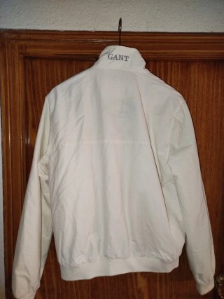 preciosa Cazadora hombre Marca Gant Beige