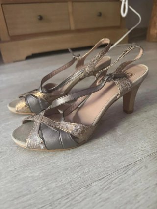 Sandalias piel Talla 37 oro y plata