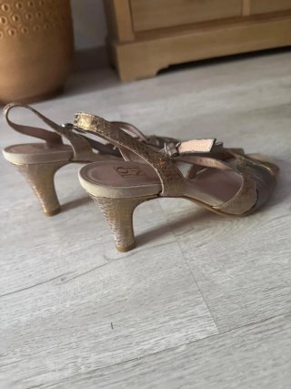 Sandalias piel Talla 37 oro y plata