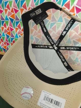 Gorra New Era 9Forty Beige Flores