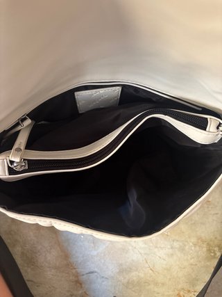 Bolso Desigual blanco con correa negra