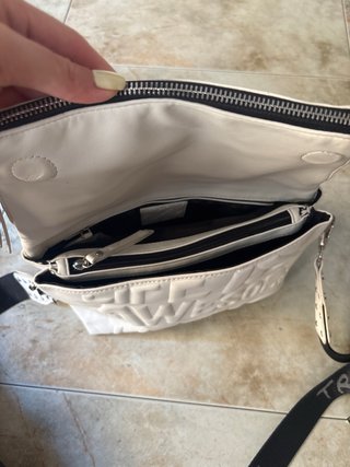 Bolso Desigual blanco con correa negra