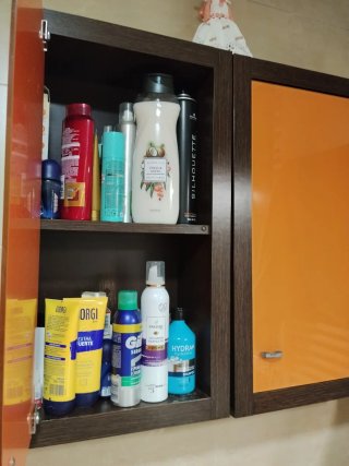 Mueble de baño madera y cristal naranja