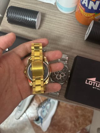 Reloj  Dorado y Negro