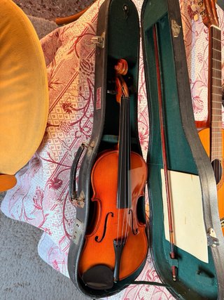 Violín con funda y arco