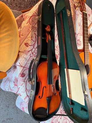 Violín con funda y arco