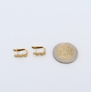 Pendiente de oro de 18k. Peso: 1.37 gr.