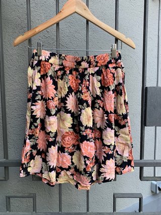 Falda corta de flores