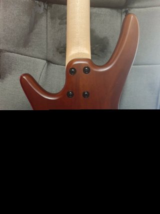 Bajo Ibanez Mikro escala corta