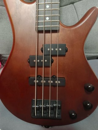 Bajo Ibanez Mikro escala corta