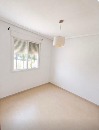 Se vende casa con piscina y terreno