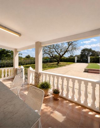 Se vende casa con piscina y terreno