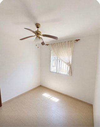 Se vende casa con piscina y terreno