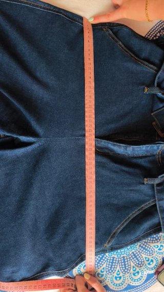 Pantalón vaquero ancho con cinturón