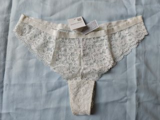 Precioso conjunto de lencería de encaje blanco