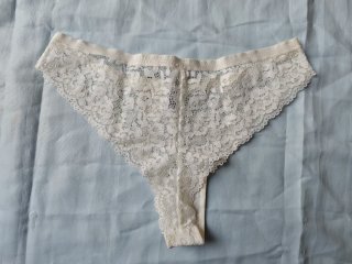 Precioso conjunto de lencería de encaje blanco