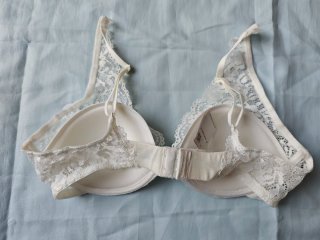 Precioso conjunto de lencería de encaje blanco