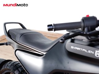 HUSQVARNA SVARTPILEN 125 ABS