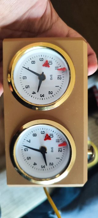 Caja de madera con 9 relojes ajedrez juego