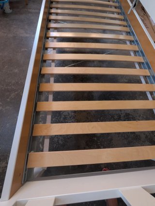 Estructura cama KRITTER IKEA + somier + barandilla