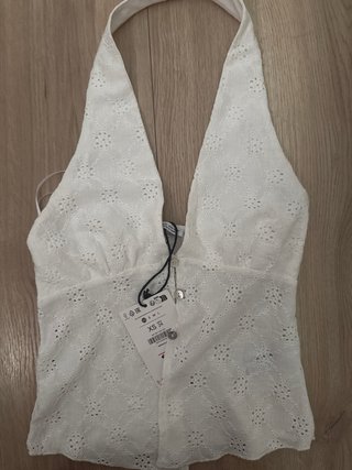 Top blanco halter con botones