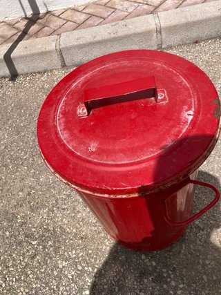 Bidón rojo vintage con tapa