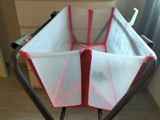 Bañera Stokke con patas y adaptador bebé