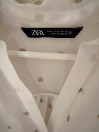 Camisa Zara blanca puntos dorados Talla S