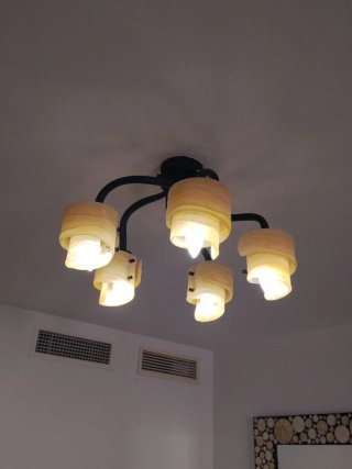 Lámpara de comedor beige y negra