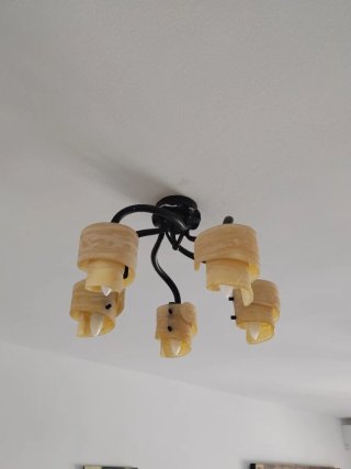 Lámpara de comedor beige y negra