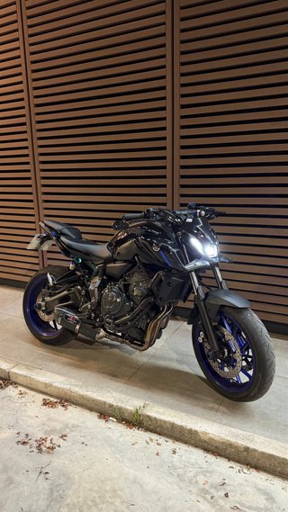 Yamaha MT-07 2023 Negra y Azul