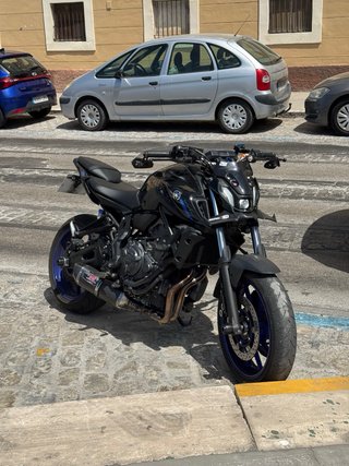 Yamaha MT-07 2023 Negra y Azul