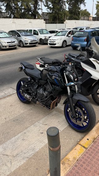 Yamaha MT-07 2023 Negra y Azul