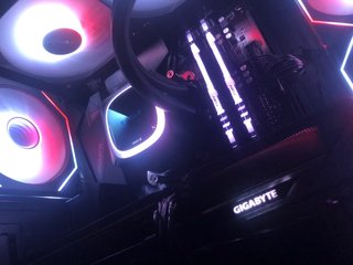 RX 9060 XT + R7 + 16 GB | PC Gaming Gigabyte