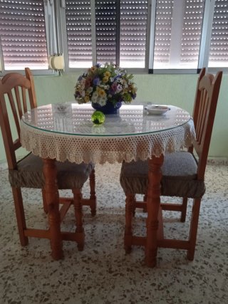 Mesa provenzal y 2 sillas