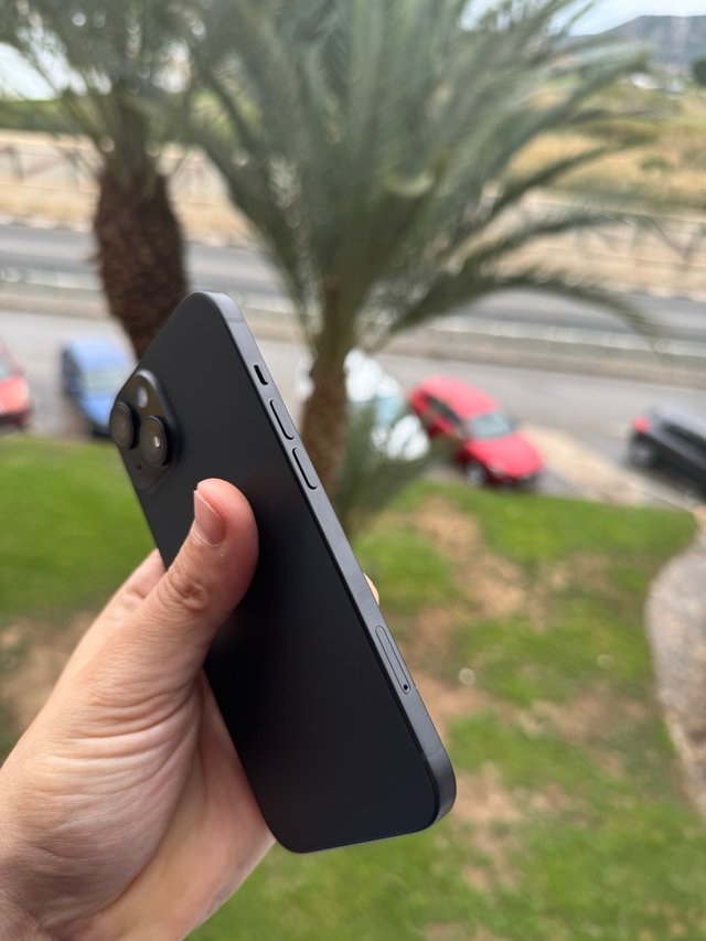 iPhone 15 - 100% Batería
