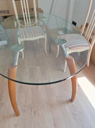 Mesa de comedor de cristal y madera