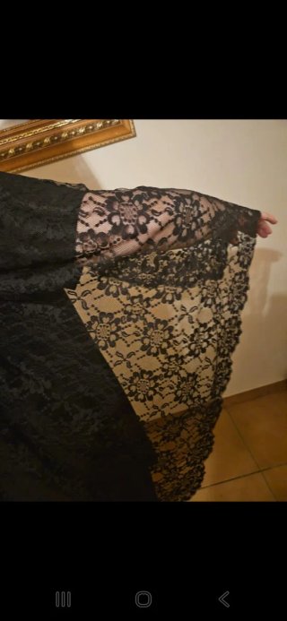 Mantilla, Peineta, Broche y Guantes