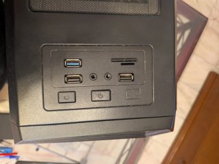 Caja Antec Gaming + 2 Ventiladores Arctic
