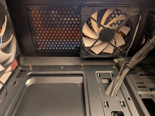 Caja Antec Gaming + 2 Ventiladores Arctic