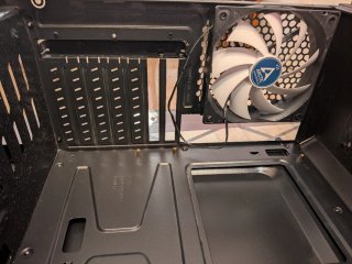 Caja Antec Gaming + 2 Ventiladores Arctic
