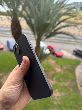 iPhone 15 - 93% Batería