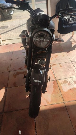 Yamaha XSR 125 Gris Lunar 2026.