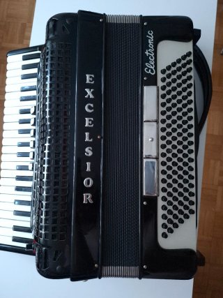 Acordeón Excelsior Electronic 120 Bajos