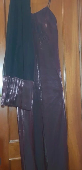 Vestido morado largo con tirantes