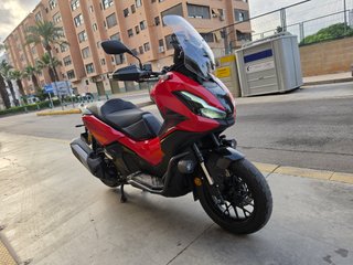 Honda ADV 350 Roja 2025