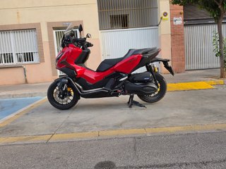 Honda ADV 350 Roja 2025