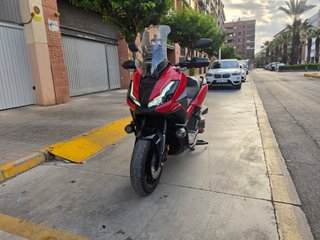 Honda ADV 350 Roja 2025