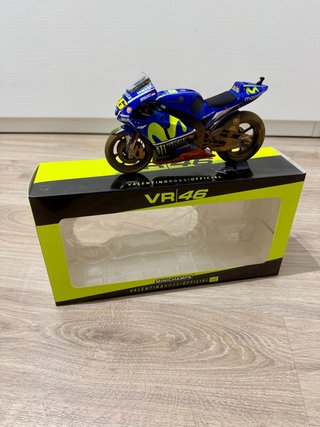 Yamaha YZR M1 Valentino Rossi 2017 Dirty