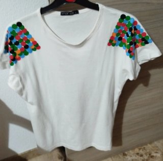 Camiseta For Us blanca L manga corta dibujo hombro